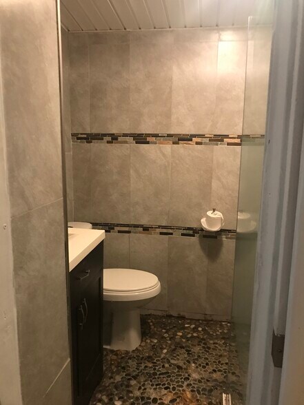 Bathroom with custom tile and upgraded amenities. - 3000 Clarcona Road