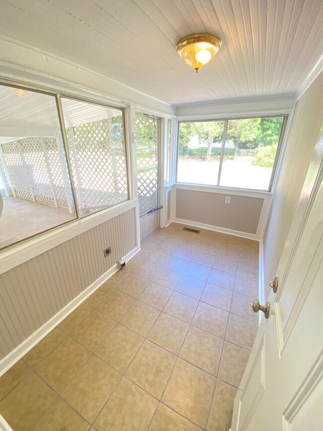 Building Photo - 2bd/1ba Renovated House near Downtown w/ Huge Fenced Backyard & 2 Carport