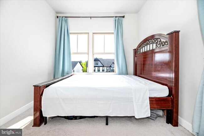 Building Photo - 6042 Fallfish Ct