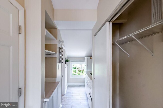 Building Photo - 13 E Henrietta St