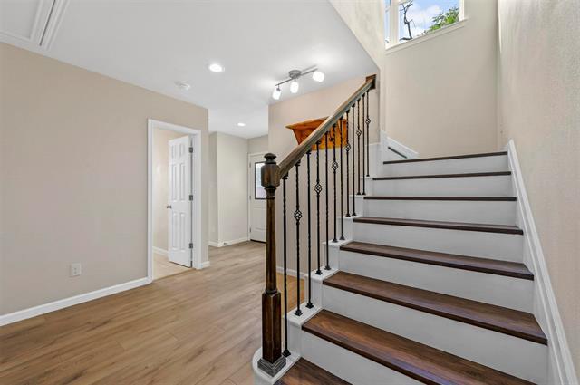 Building Photo - 2602 W Clarendon Dr