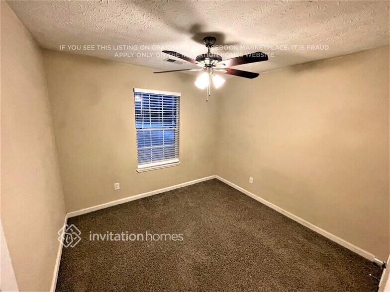 Building Photo - 3813 Willow Tree Cir