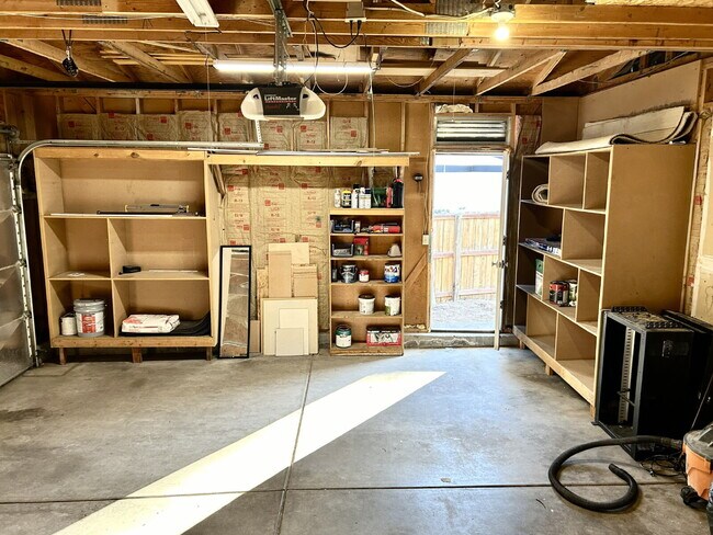 Building Photo - AVAILABLE NOW!  Charming Home in the Cottonwood Community!"