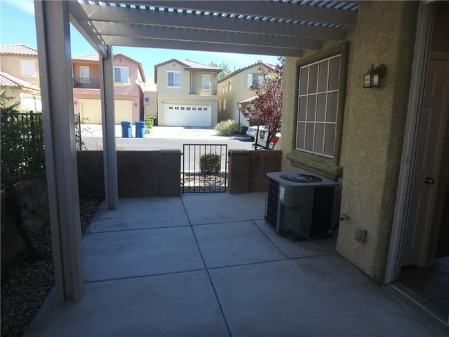 Building Photo - 3627 Water Song Dr