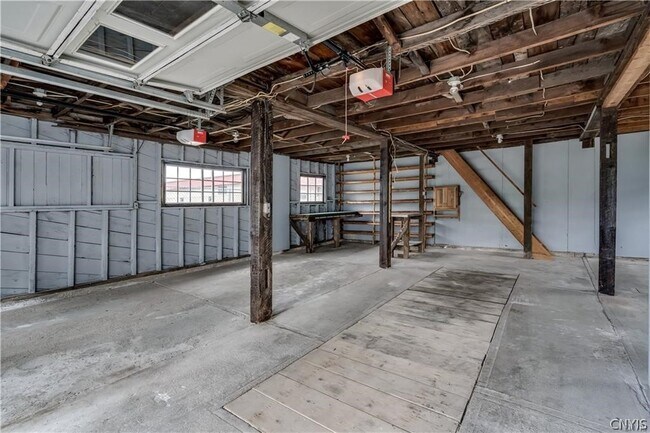 Building Photo - 822 Lawrence St