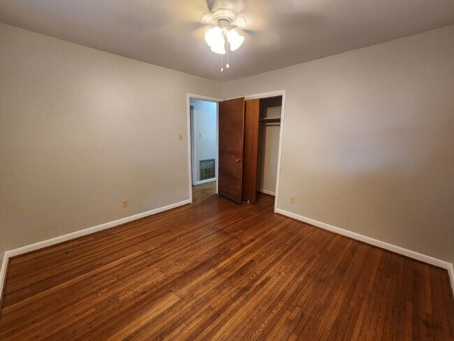 Building Photo - 7 Cliffwood Cir