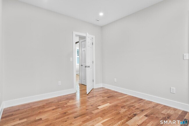 Building Photo - 54 Plaza Ave