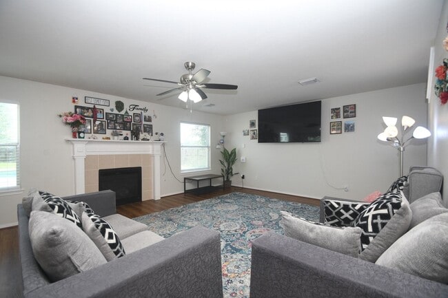 Building Photo - 2110 Dolan Hills Ct