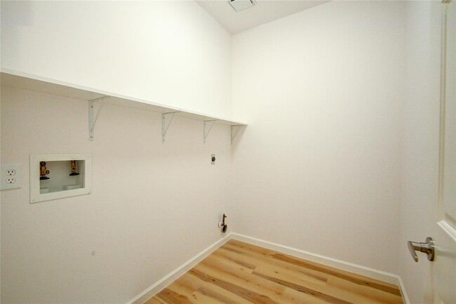 Building Photo - 1810 Oakleaf Cir