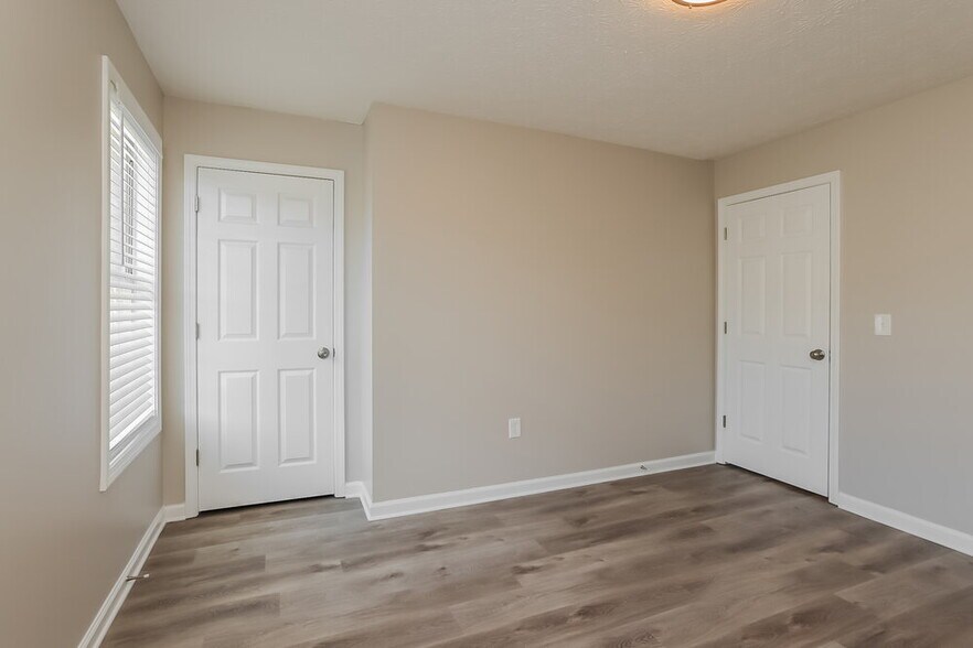 Building Photo - 733 Sinclair Way