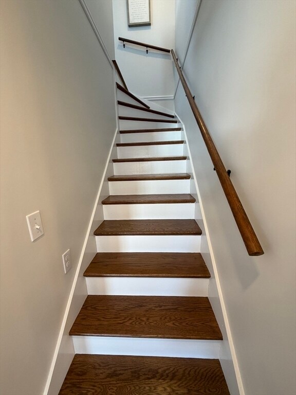 Building Photo - 20 Smith Rd