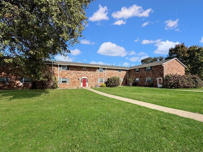 Building Photo - Cozy & Affordable 2-Bedroom Apartment at The Oaks on Davidson – Greensburg, IN