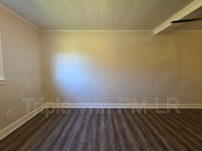 Building Photo - 16 Hum Rd