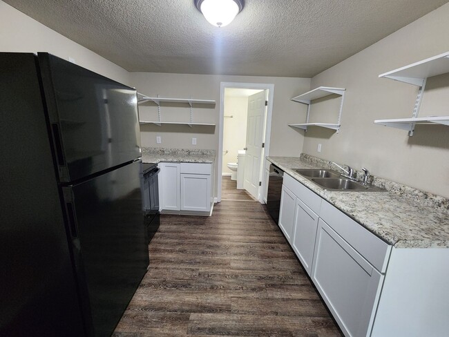 Building Photo - 3BR Home with Modern Kitchen in Knoxville, IA