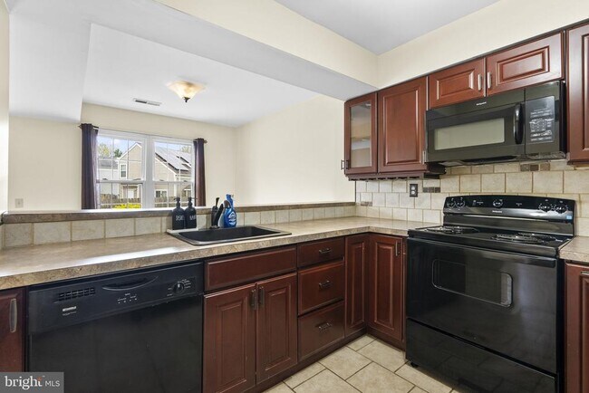 Building Photo - 3811 Ernst Dr