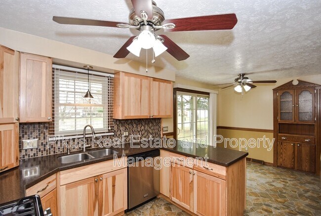 Building Photo - 1932 Otterbin St