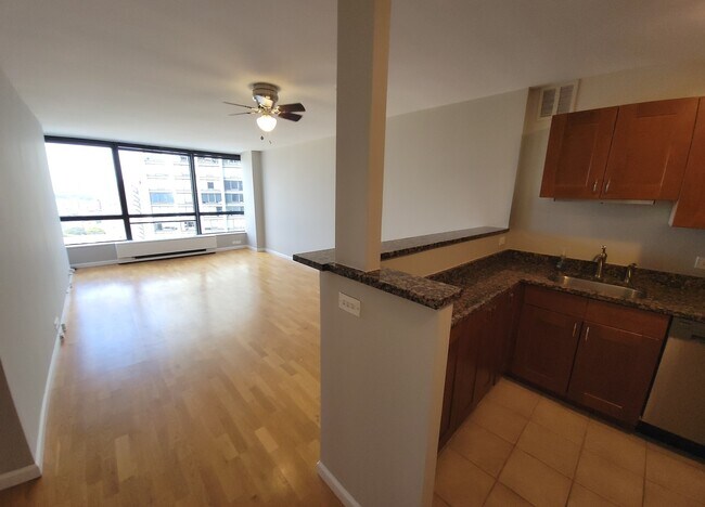 Building Photo - 5415 N Sheridan Rd