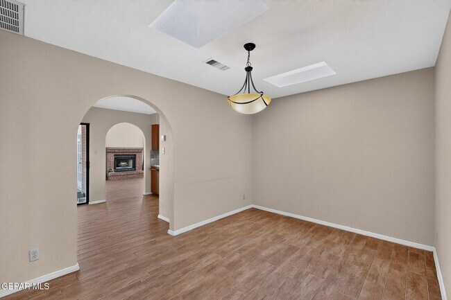 Building Photo - 7419 Mission Viejo Dr