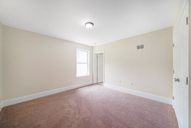 Building Photo - 661 Downingtown Pike