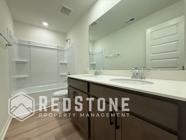 Building Photo - 194 Parker Ln