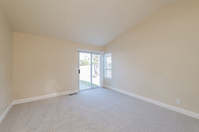 Building Photo - PURE Property Management Presents: Well-maintained 3-bedroom, 2-bath home in Cloverdale!