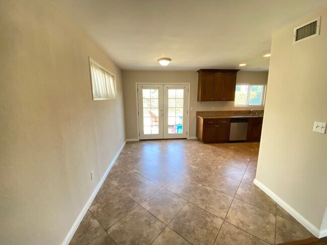 Building Photo - Remodeled 3 Bedroom Lakewood House For Rent-Ready For Move-in ASAP!