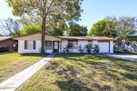 Building Photo - ********Move In Special- 1 Month Free!********