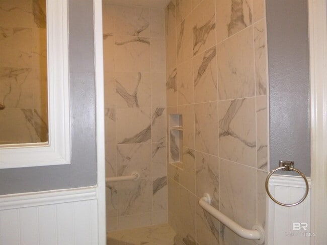 Building Photo - 30738 Pinyon Dr