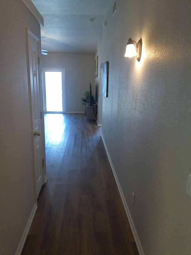 Building Photo - Seasonal rental 2 bedrooms 2 bathrooms