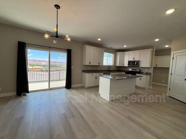 Building Photo - 840 Twin Lakes Dr