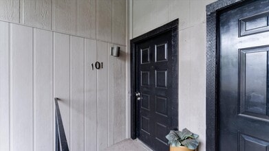 Building Photo - 10811 Richmond Ave