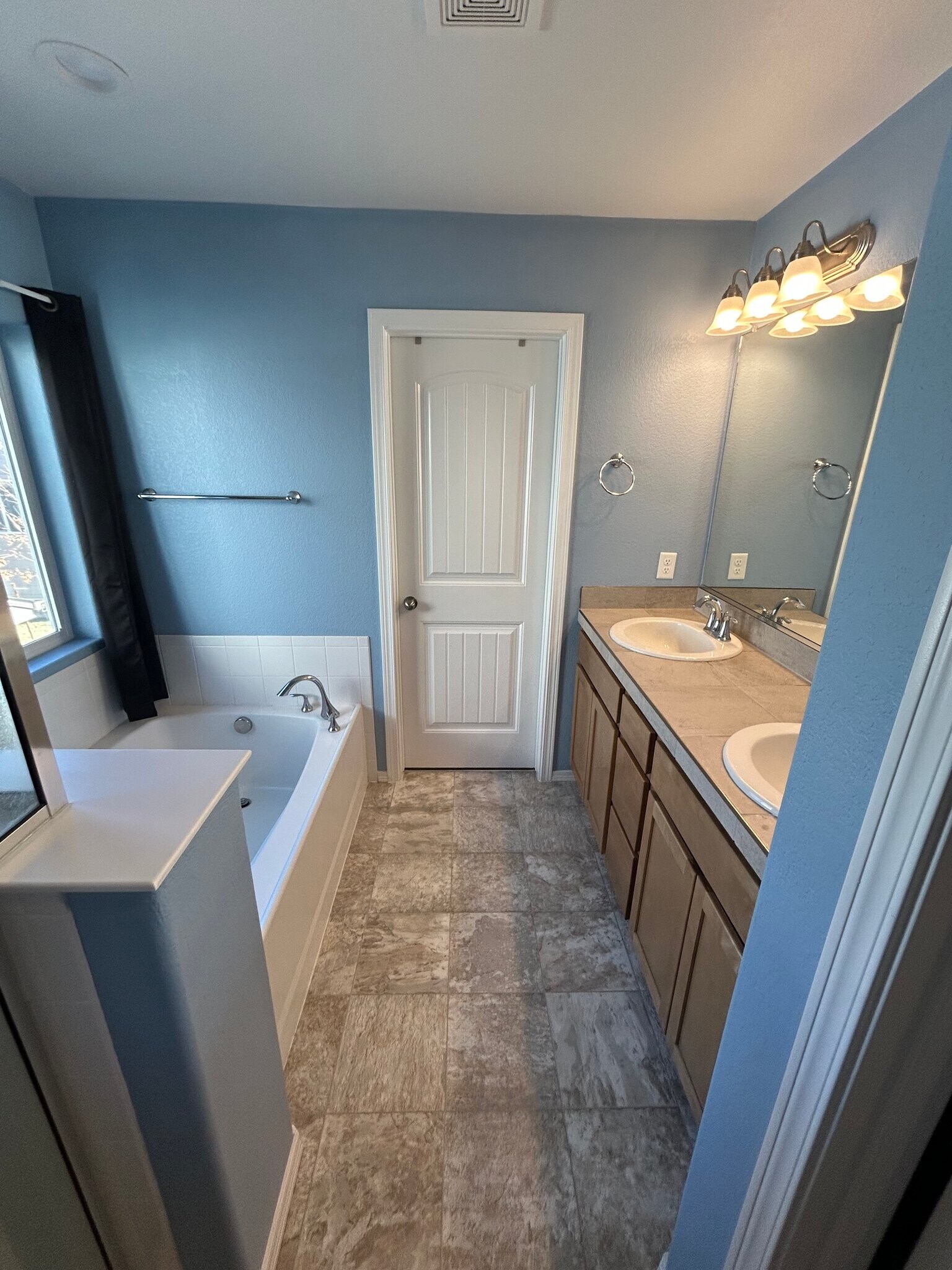 Building Photo - 3623 Vineyard Cir