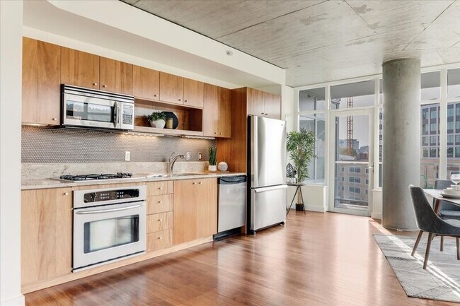 Building Photo - 1926 W Burnside St