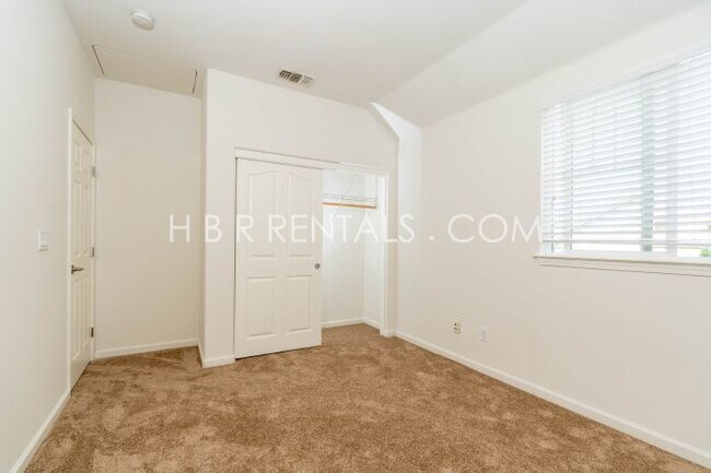 Building Photo - Charming 3-Bed, 3-Bath with 2,037 Sq Ft of Comfort in Mountain House!