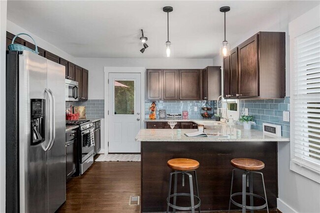 Building Photo - 2046 Settle Cir SE