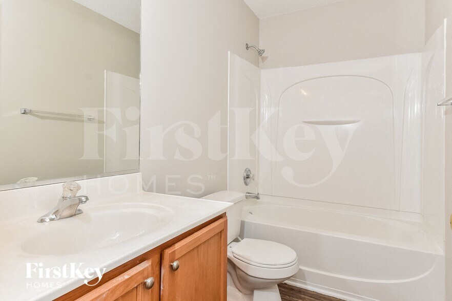 Building Photo - 800 Stockport Way