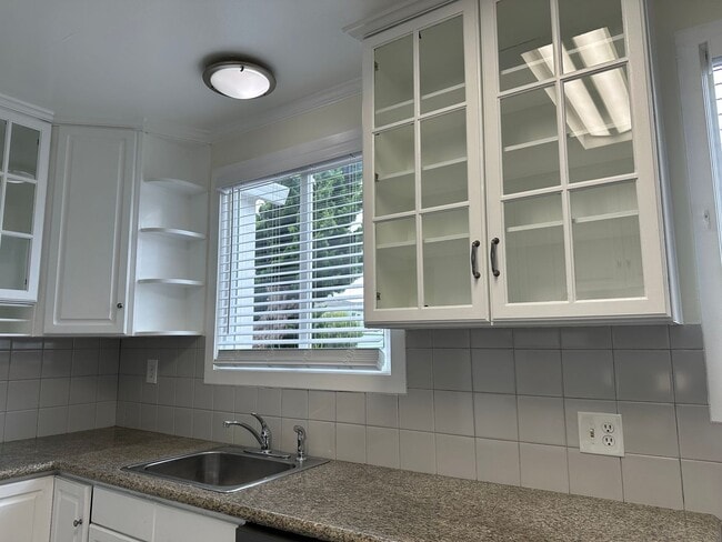 Building Photo - EPIC REA - Great Corner Lakeside Home - 3 ...