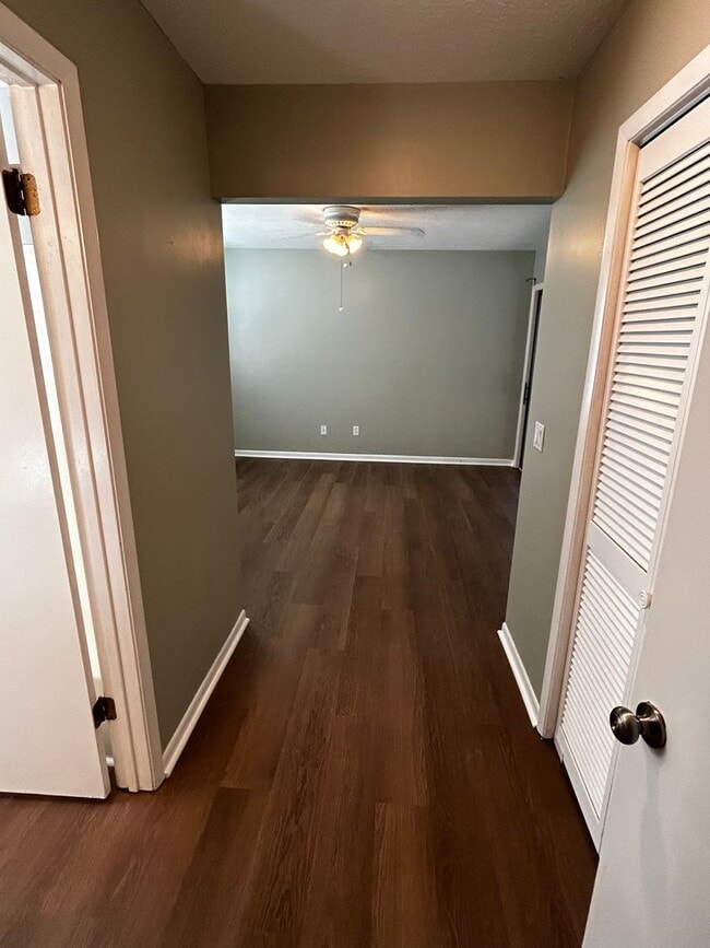 Building Photo - 1005 11th Ct