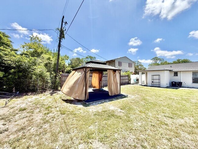 Building Photo - 7071 Bee Ridge Rd