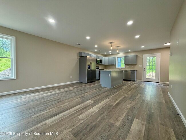 Building Photo - 1068 Lakeland Dr