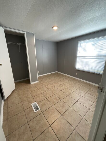 Building Photo - 112 County Road 3563