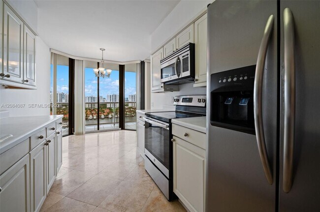 Building Photo - 3640 Yacht Club Dr