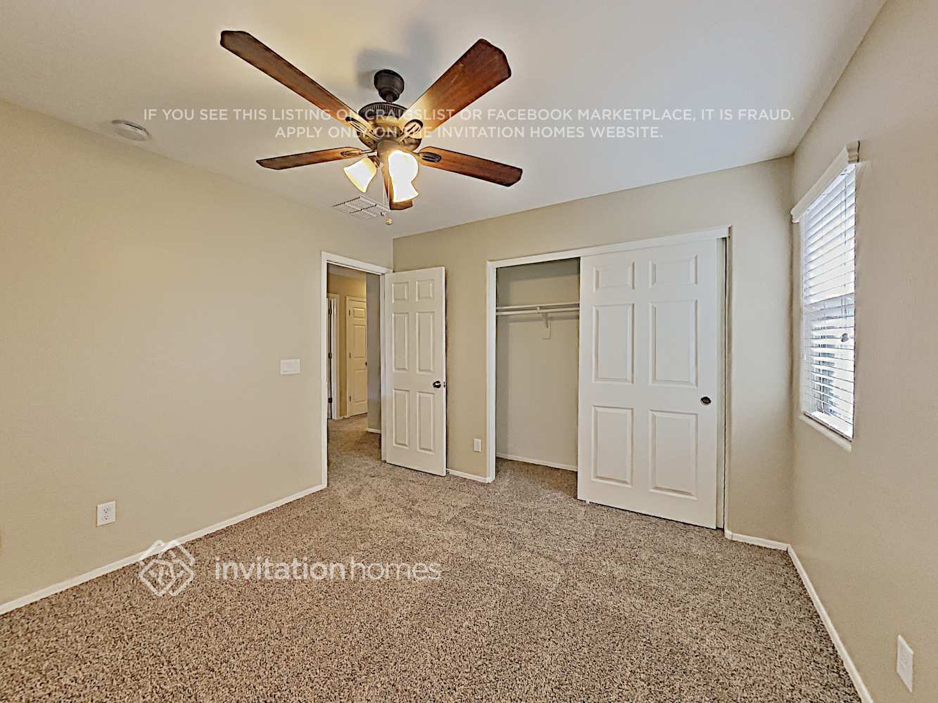 Building Photo - 2467 E Vermont Dr