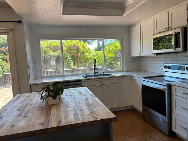 Building Photo - Move-In Ready Home with Remodeled Kitchen and Baths