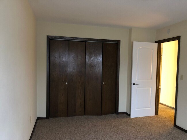 Building Photo - 616