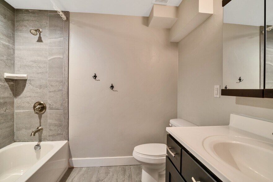 Building Photo - 994 N 700 E