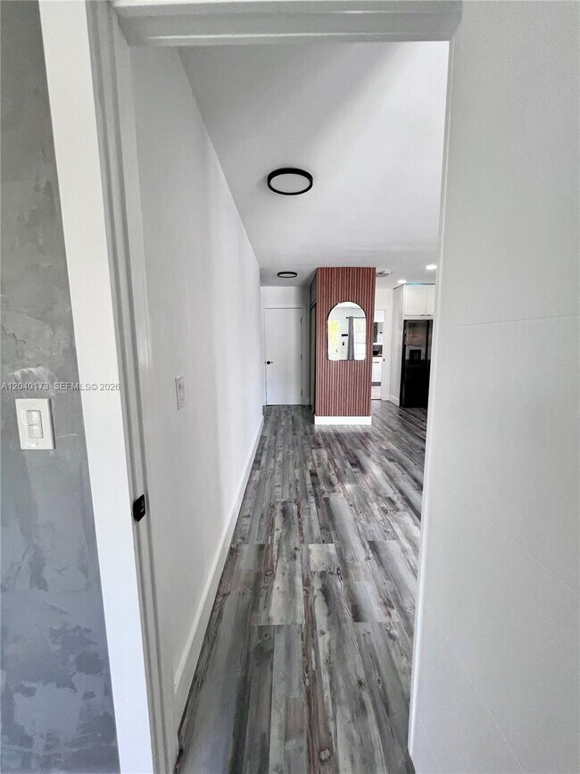 Building Photo - 2425 SW 26th Ln