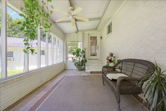 Building Photo - 847 S Mendenhall Rd