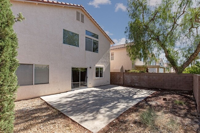 Building Photo - Recently renovated 4 br home in the Southwest