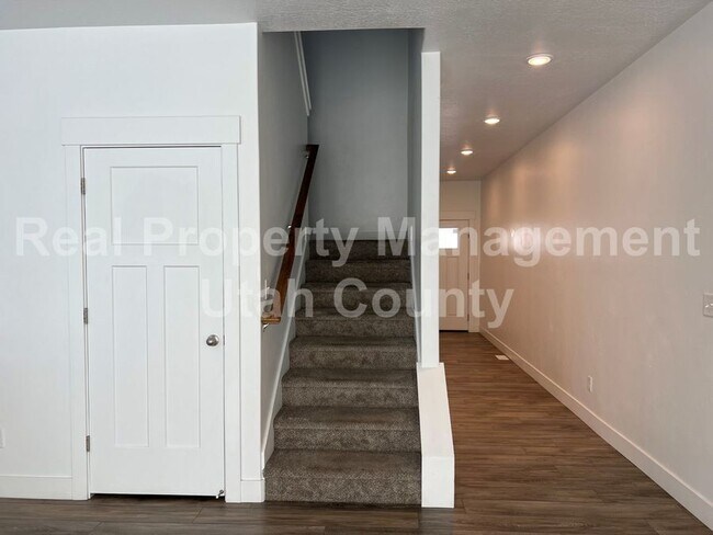 Building Photo - 10863 N Sandstone Way